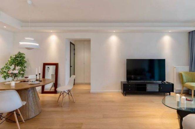 West nanjing road open balcony 2br 2bt greenery compound with gym & pool