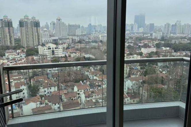 Brand new decoration 4brs with wall raditor and balcony nearby Anfu road