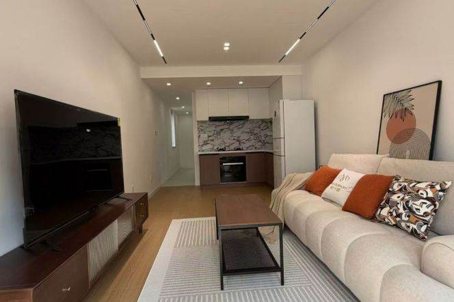 jiangsu rd new decoration 1BR/big living room@L2/11