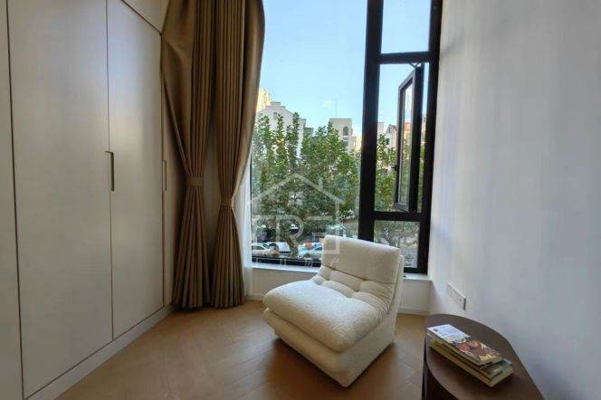 High ceiling one bedroom Apt+gym+heating+central AC @Changping