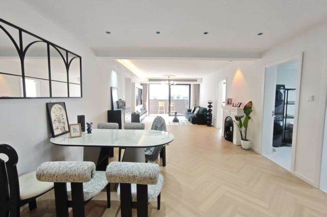 Spacious Large 3Brs+2Bths L10/15