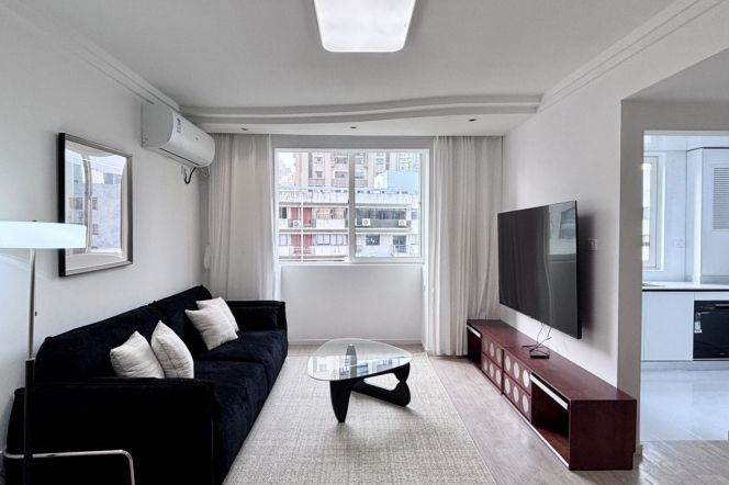 2Bdrs 1Bath Apt/Bright&Spacious&Modern /L7 Changping Rd/Big Balcony/elevator