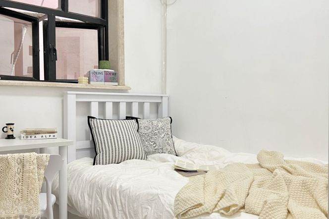 budget friendly rom near Hanzhong rd, shanghai railway station, long/short term