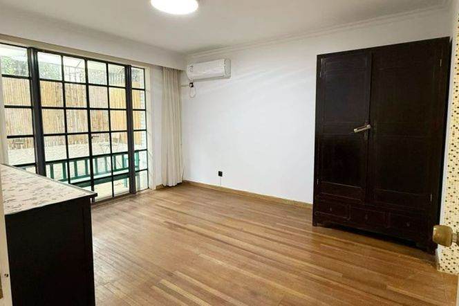 3 Brs, 2 Baths with Yard, 130 sqm @ Hengshan metro L1