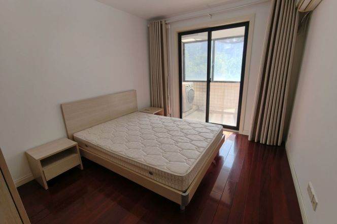 Valuable/Spacious Marseilles Garden 3BR+2BA with Balcony 13.2K  