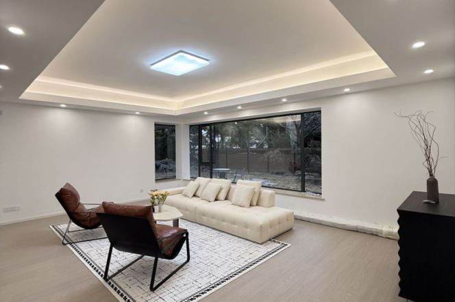 Brand new decoration 5brs with floor heating and garden  nearby Gu bei 