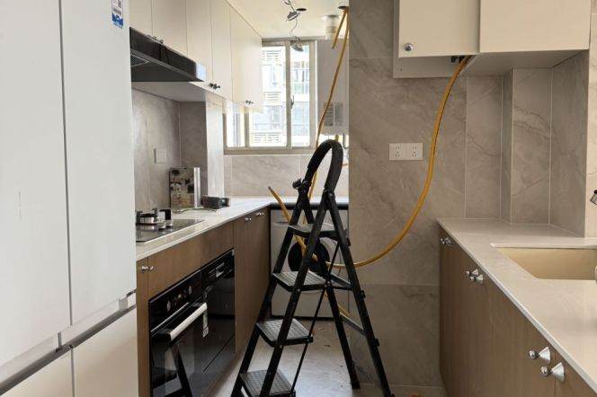 Suzhou Creek | Simple & Beautiful 2BR + Big windows | Hanzhong rd metro | Good view