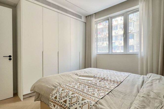 Great Wall Apartment — High-Spec 1BR in Jing'an