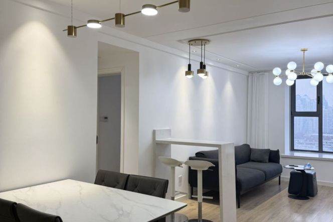 High-rise 2br Flat in west Nanjing Road