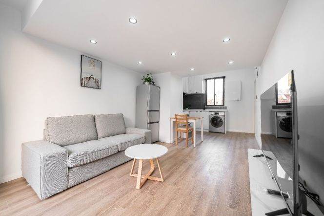 Nice Balcony 1Br/1Lr/1Bt apt nr South shanxi rd,M1/10/12