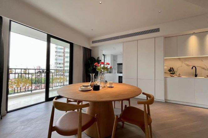 Modern 3brs with floor heating and balcony in Jing an temple CBD