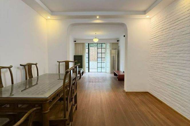 3 Brs, 2 Baths with Yard, 130 sqm @ Hengshan metro L1