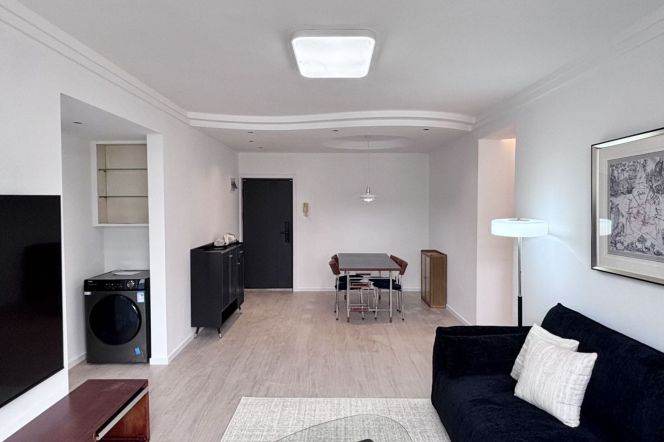 2Bdrs 1Bath Apt/Bright&Spacious&Modern /L7 Changping Rd/Big Balcony/elevator