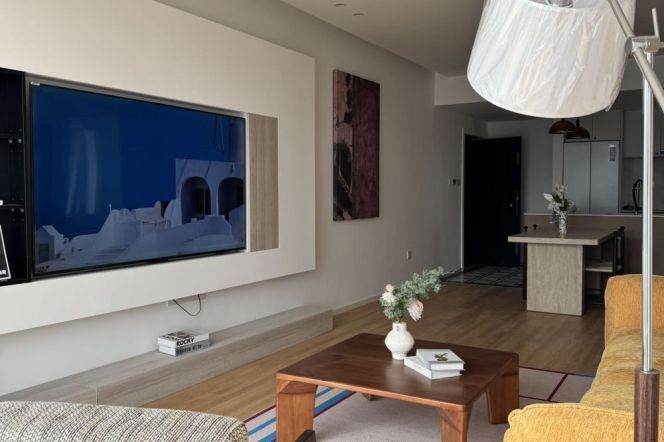 Suzhou Creek | Simple & Beautiful 2BR + Big windows | Hanzhong rd metro | Good view