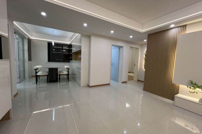 weining rd 2BR/big living room@L2