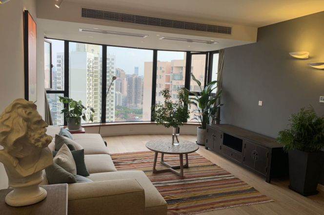 Jingan changping rd beautiful 2+1br 2bt apt with big windows & nice view