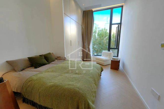 High ceiling one bedroom Apt+gym+heating+central AC @Changping