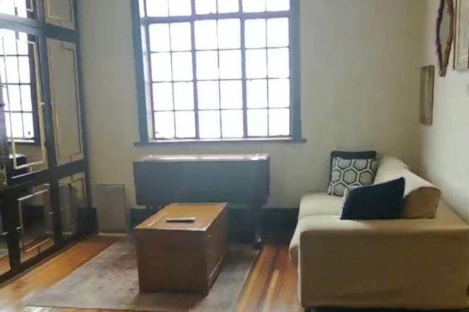 1 br with classic retro decor & elevator West Nanjing rd station 