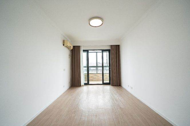 Spacious 4-Bedroom Apartment | 20,000 RMB/month