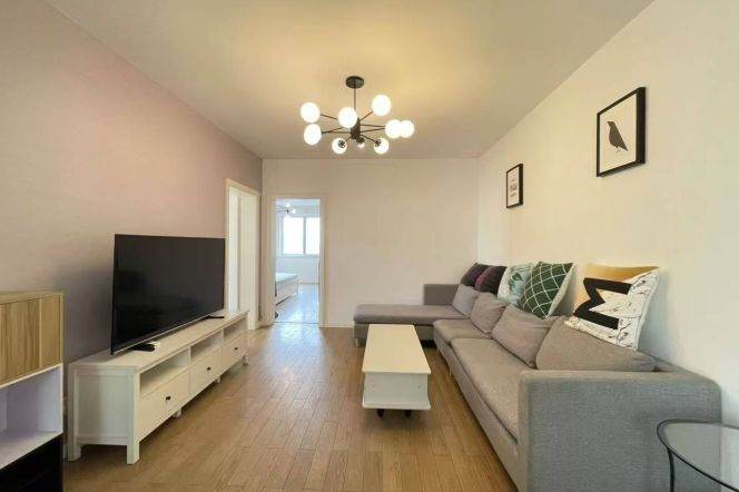 changping rd elevator 2BR/big living room/110sqm@L7