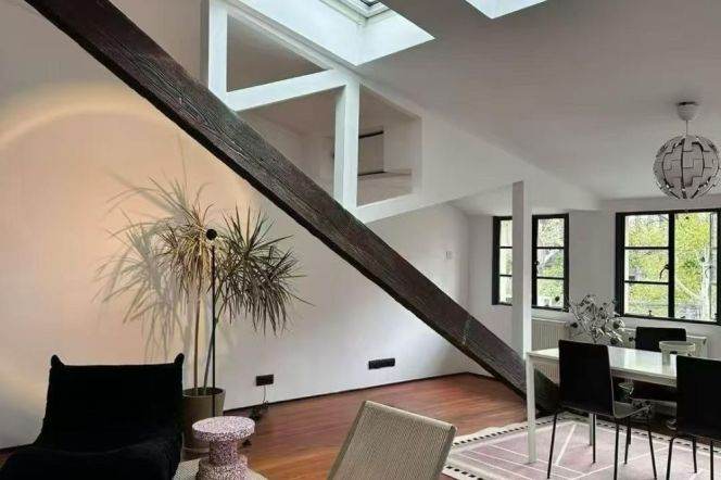 Unique 1+1BR 2BA Old House w/Expansive Livr/W.Jianguo Rd