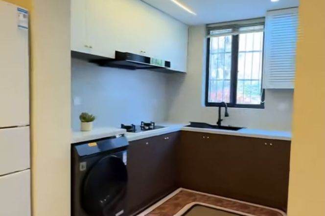Brand new renovated 1br,with private yard,close to Line 10,Mixc