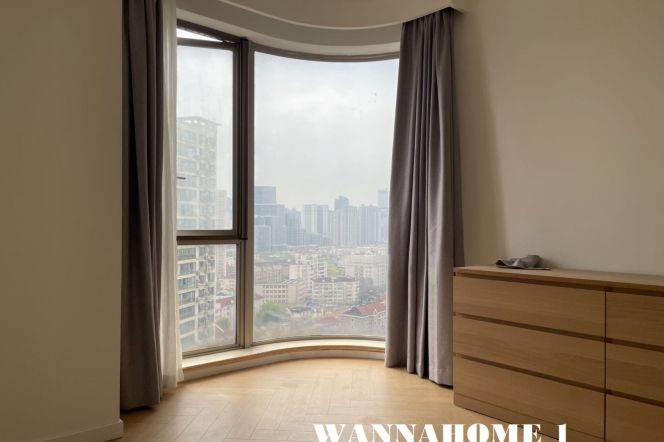 Large Open Balcony+Spacious&Really Bright 3Brs 2Baths Apt+Jing An Temple+Great Compound