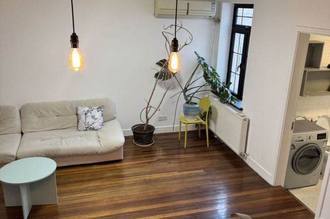 Lane house 2Br +Rooftop terrace  | Jing'an Temple metro L2&7  | Heating +many windows