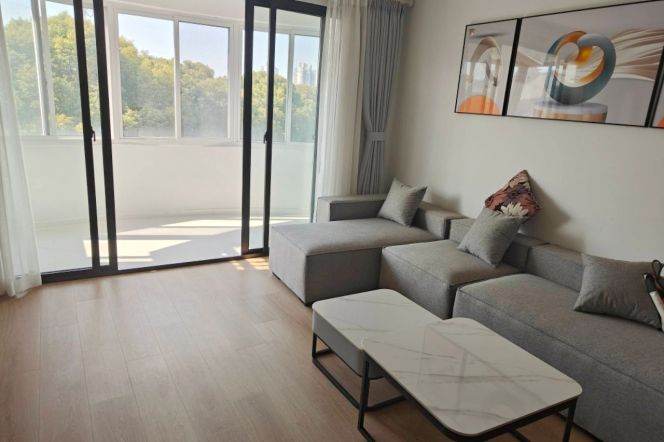 Valuable Hongqiao&Gubei 3BR+2BA with Balcony 15K 