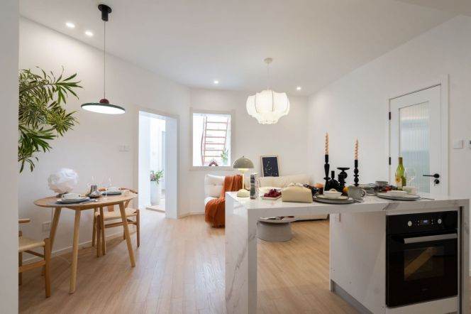 Good lighting 1br with terrace near Xintiandi