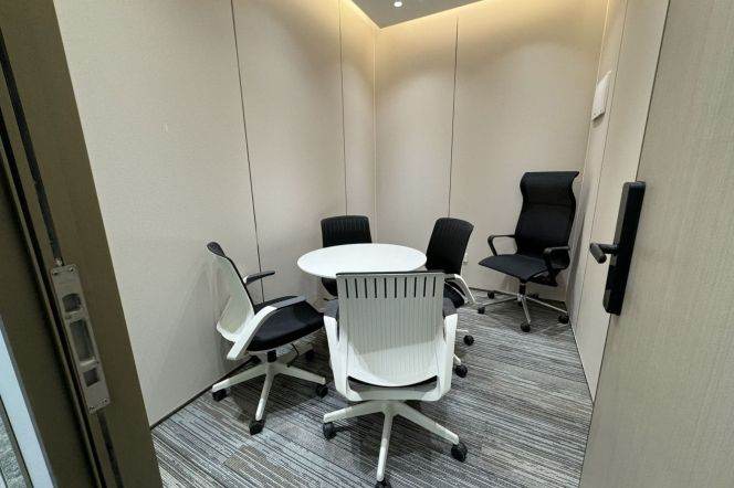 Fully Furnished Office nr the Bund & YuYuan Garden M10/14