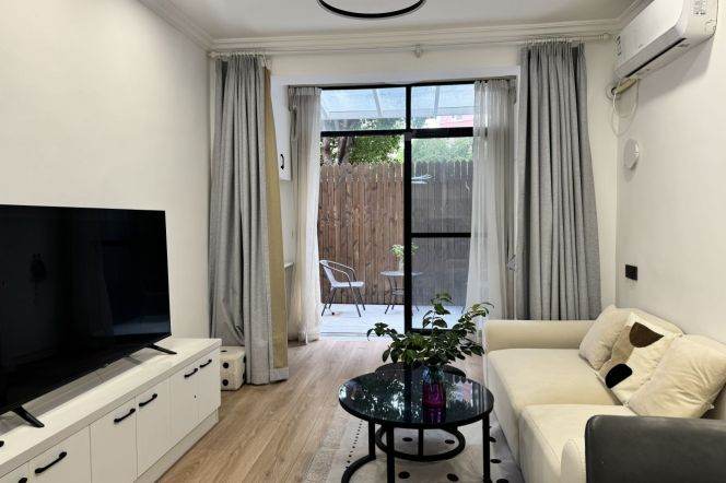 Spacious 1Br + yard | Zhongshan Park Metro L2/3/4 | Suzhou creek 7.2K