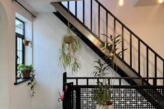 Lane house 2Br +Rooftop terrace  | Jing'an Temple metro L2&7  | Heating +many windows