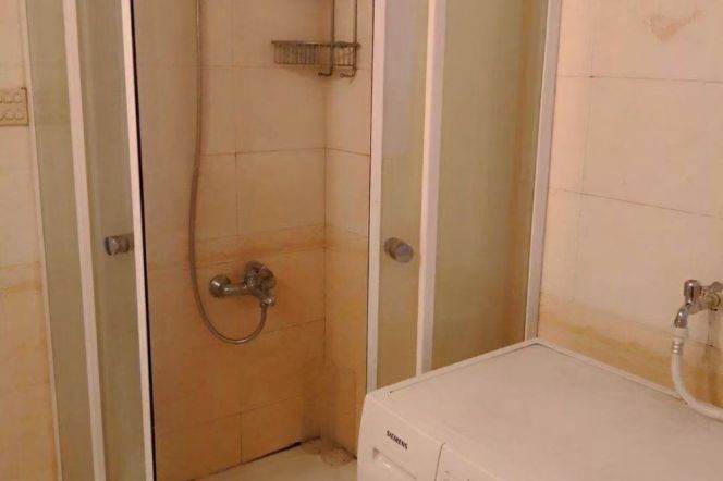 DHU 2 rooms available Jiaotong university/hong qiao lu 