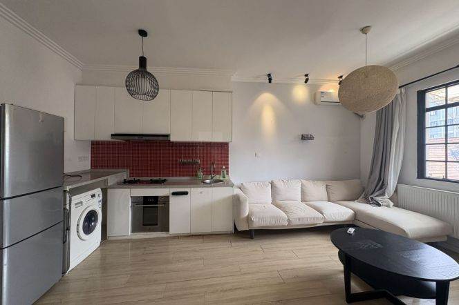 Changle/Changshu rd wall heat 2brs/2lr/1ba apt with balcony; L1/7