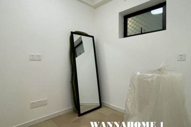 Spacious&Modern&Bright 3Bdrs 2Baths Apt+Large Balcony+West Nan Jing Rd CBD+Nice Building