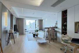 3 Brs, 2 Baths with Floor heating/Central ac/Oven/Dish washer, 150 sqm @ Yishan metro L9