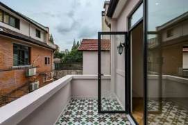 Jing'an temple Whole lane house floor heating 3brs apt with balcony;L14