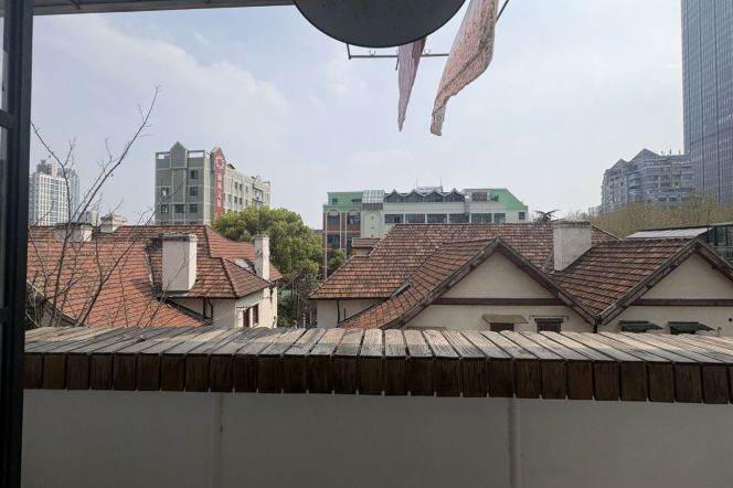 Changle/Changshu rd wall heat 2brs/2lr/1ba apt with balcony; L1/7