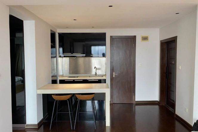 High-rise 2br Flat in Hengshan Road