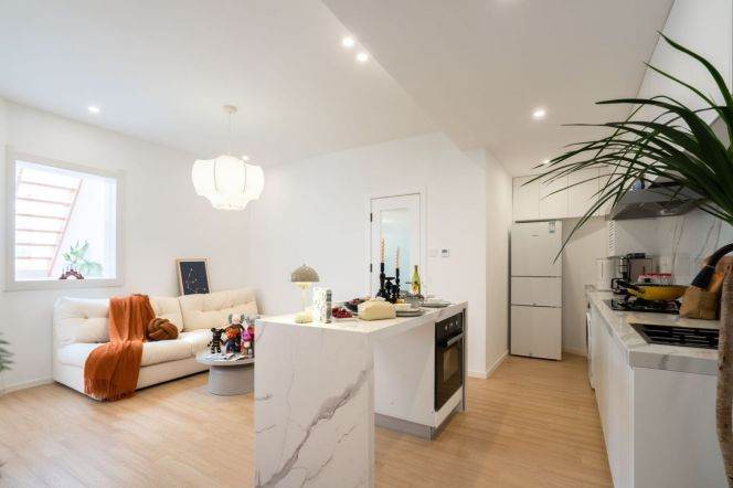 Good lighting 1br with terrace near Xintiandi