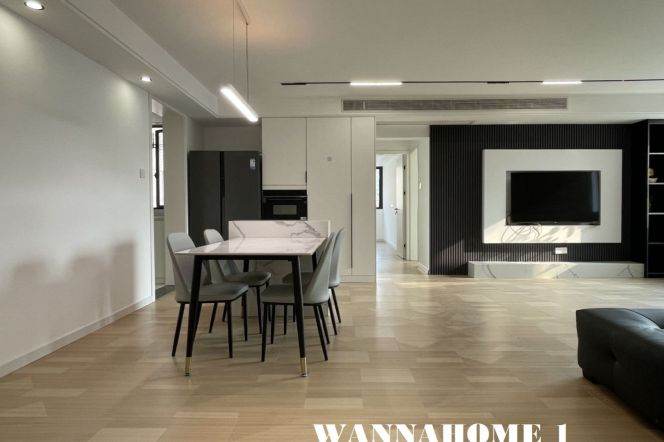 Spacious&Modern&Bright 3Bdrs 2Baths Apt+Large Balcony+West Nan Jing Rd CBD+Nice Building