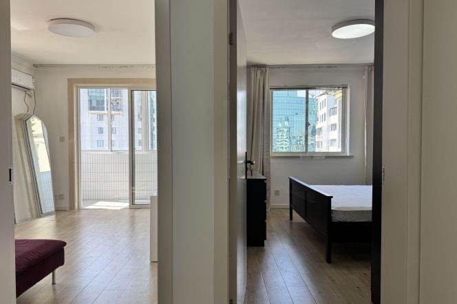 Modern 1Br apt + balcony | West Yan'an rd Metro L3&4 | 31F Good view 8.8K