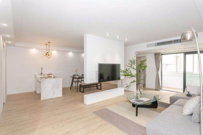 3 Brs, 2 Baths with Balcony/Central ac/Floor heating/Oven, 160 sqm @ Jiashan metro L9&12