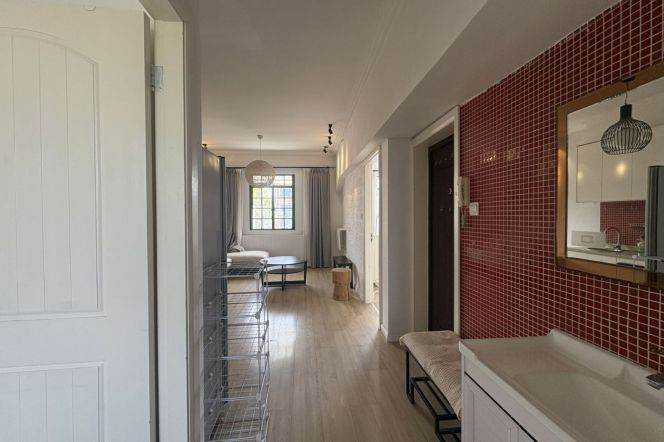 2 bedrooms with Balcony @Line 1/7 Changshu Road St.