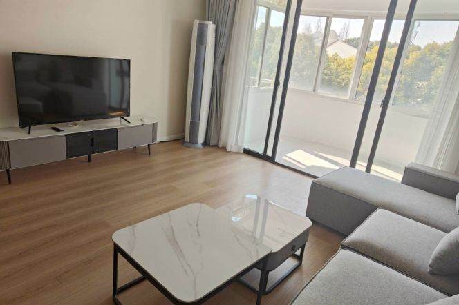Valuable Hongqiao&Gubei 3BR+2BA with Balcony 15K 