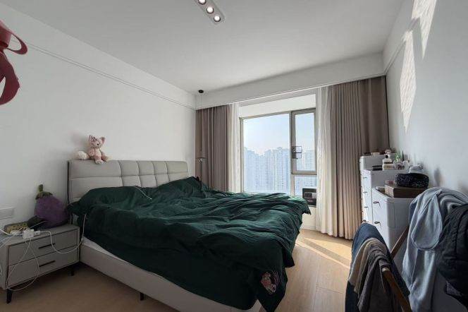 3 Brs, 2 Baths with Floor heating/Central ac/Oven/Dish washer, 150 sqm @ Yishan metro L9