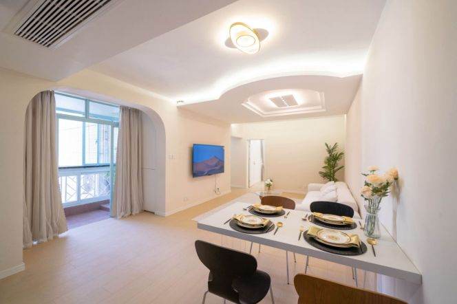 3 Brs, 2 Baths with Balcony, 140 sqm @ Hongkou Football Stadium L3&8