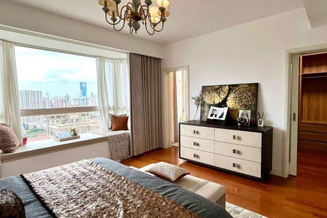 Modern 3brs with floor heating and balcony  in Xintiandi