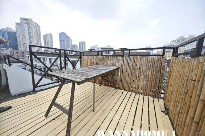 Spacious&Bright 2bdrs 2Baths Apt+4F Walk Up+Rooftop Terrace+West Nanjing Rd CBD